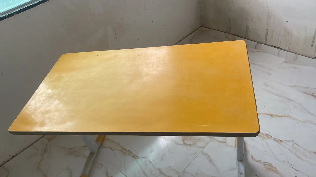 Mesa escrivaninha em MDF