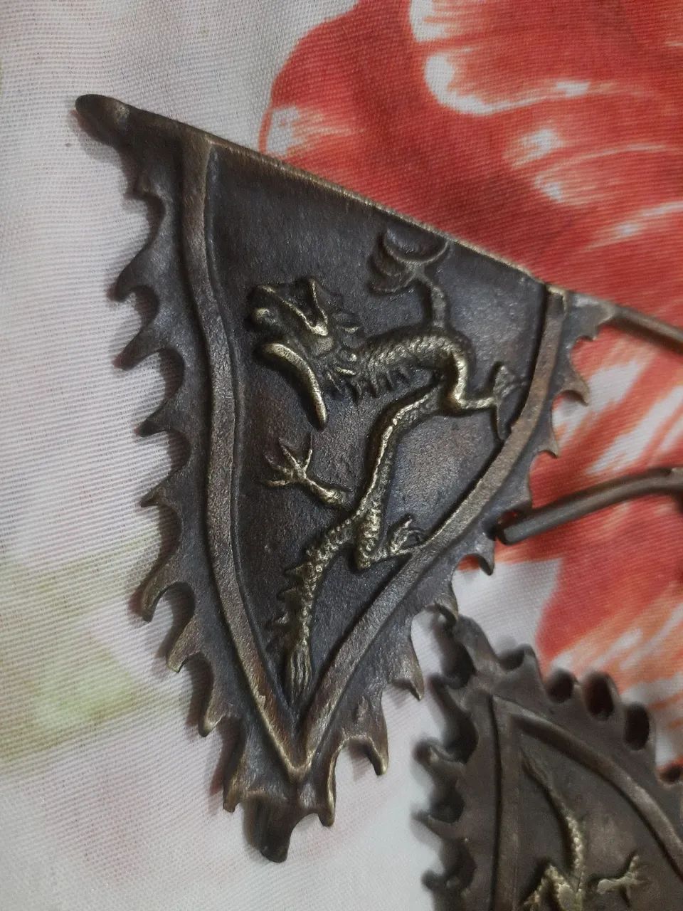 3 UNIDADES Flâmula Decorativa Dragão Chinês em Metal Nobre (Não Magnético) - Foto 2
