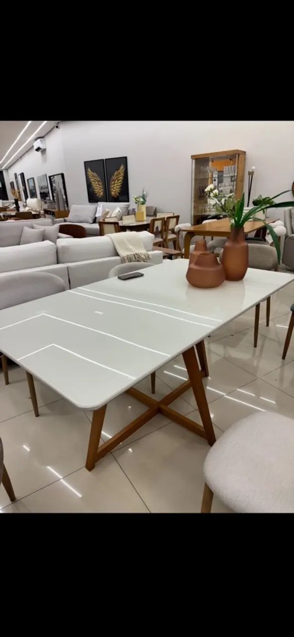 Mesa de jantar com tampo de vidro branco 