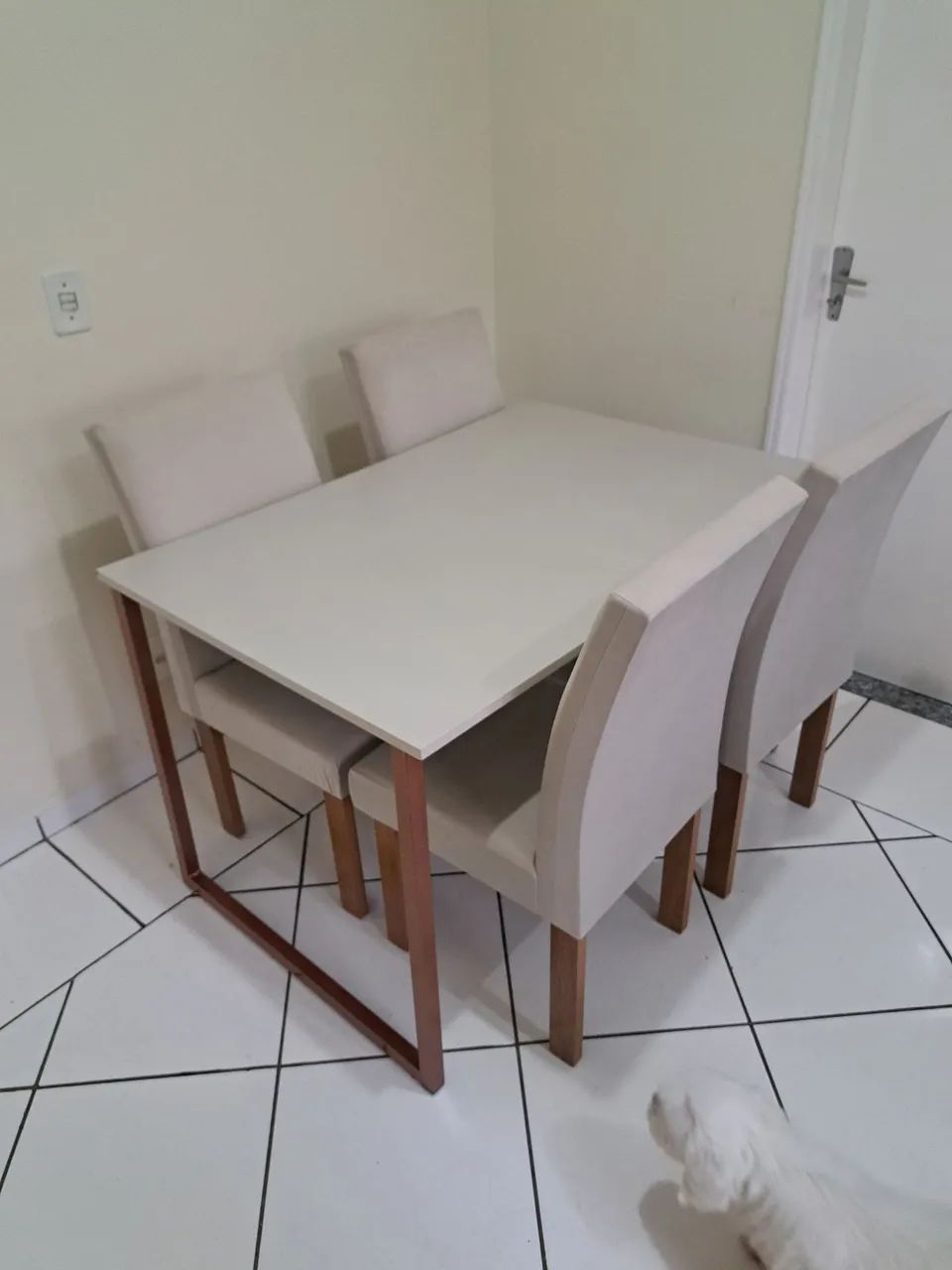 Mesa com 4 cadeiras