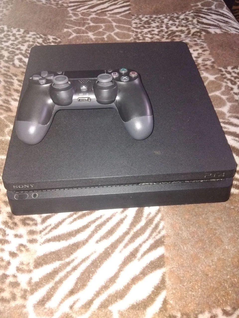 Sony Playstation 4 slim 1tb mega Pack 