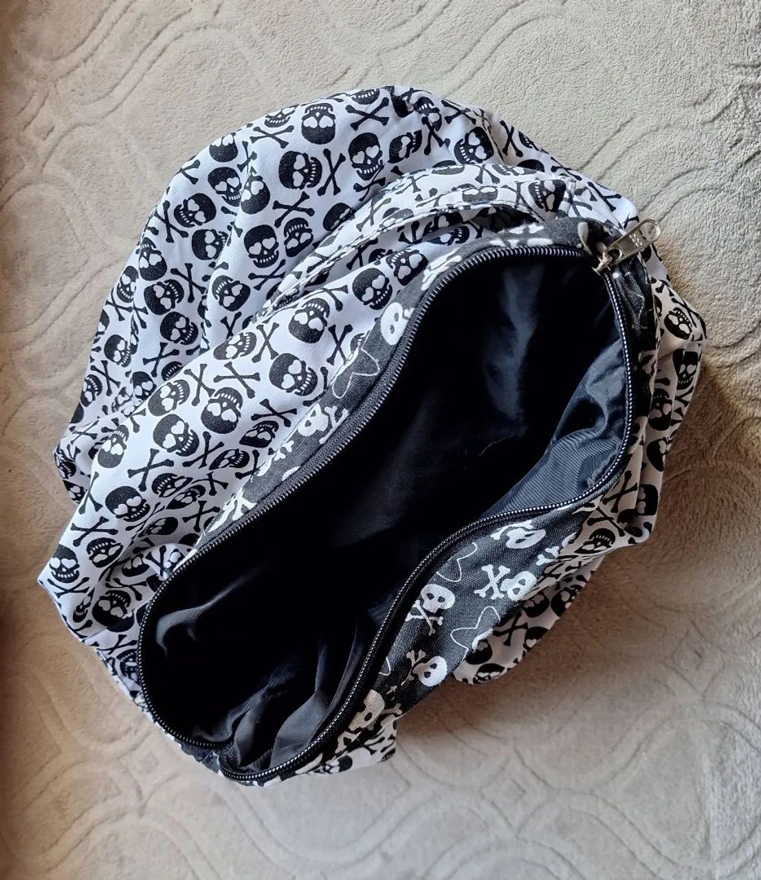 Bolsa saco estampa de caveirinhas - Foto 3