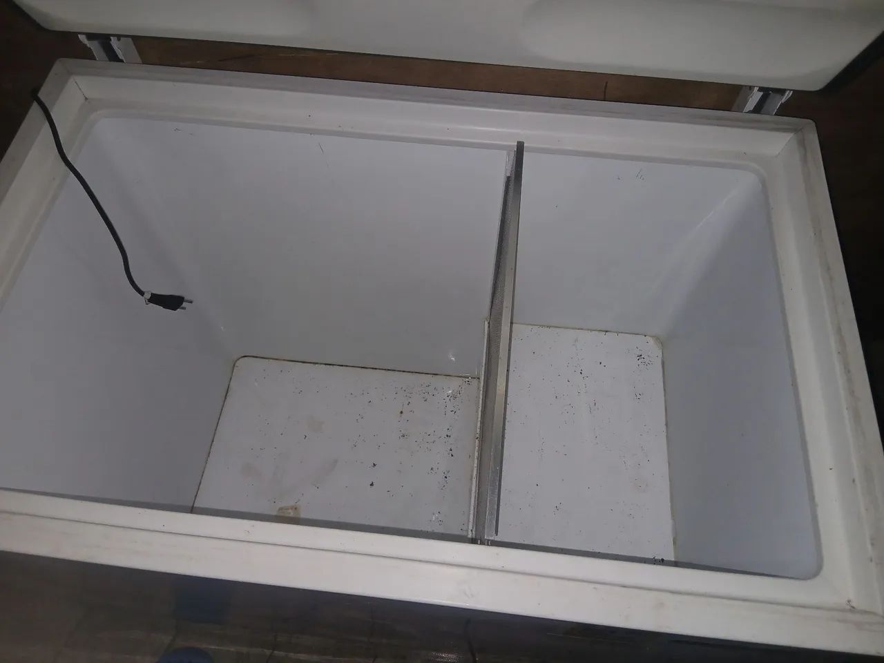 Aluga-se freezer horizontal 127v 293 litros  - Foto 2