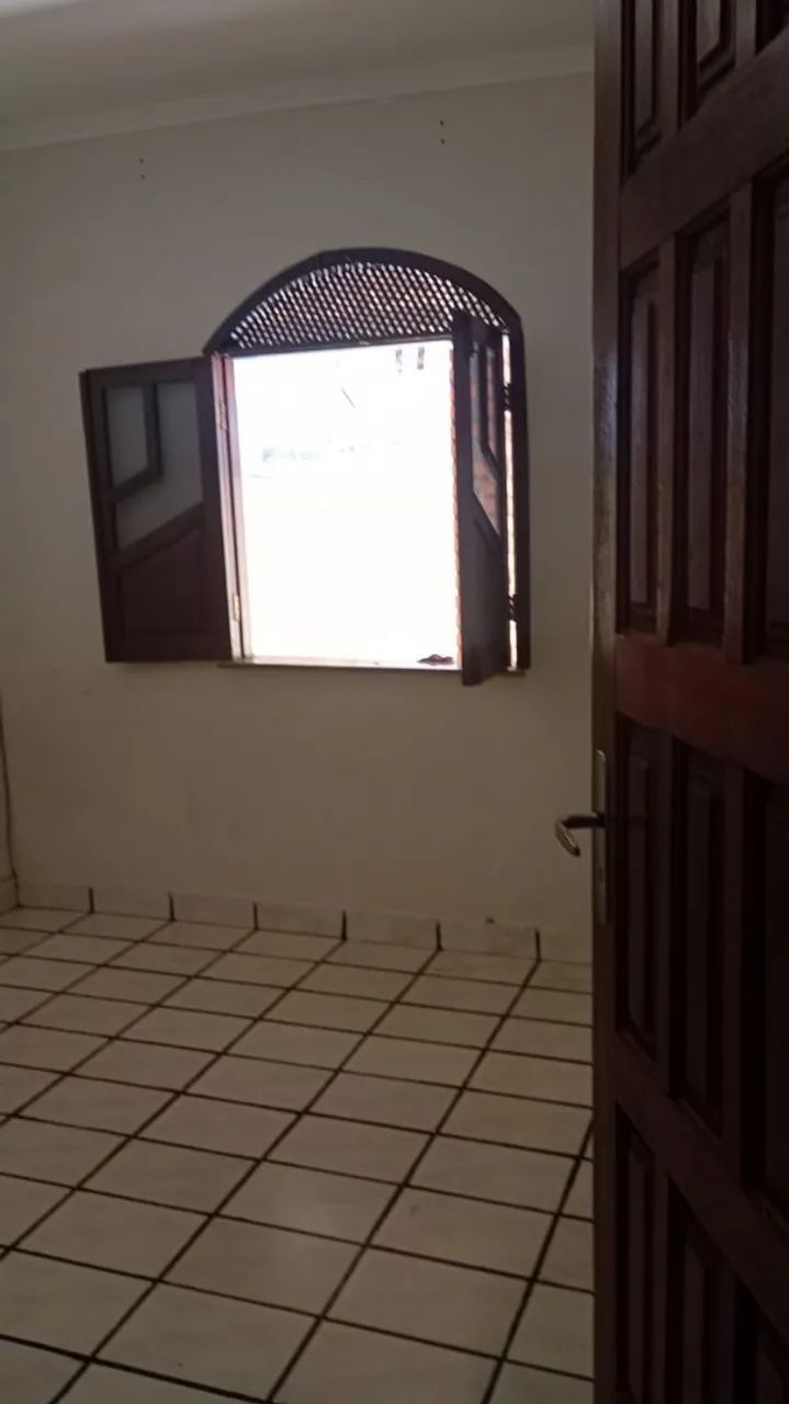 Aluga-se casa 700 reais 