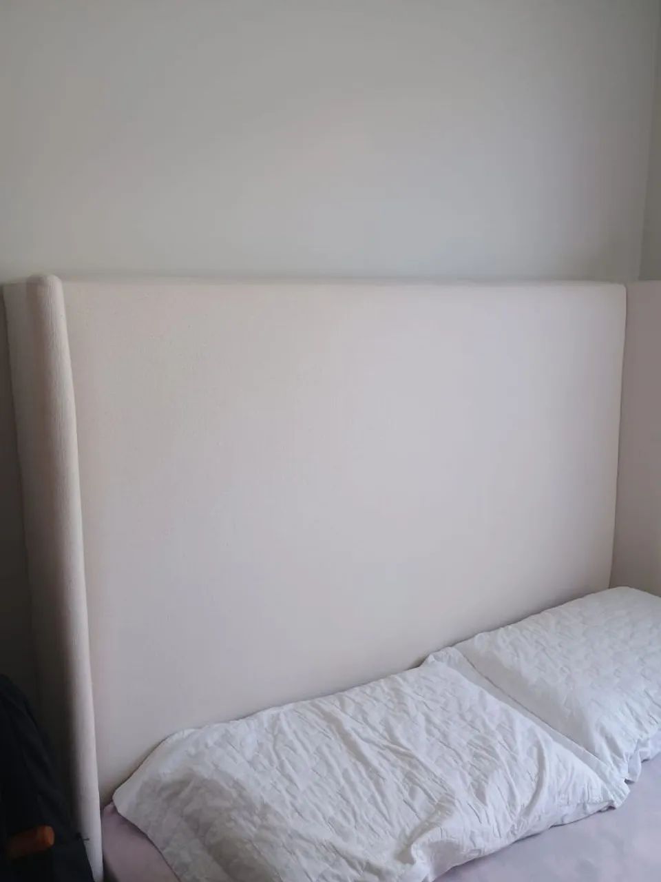 Cabeceira de cama em ótimo estado.