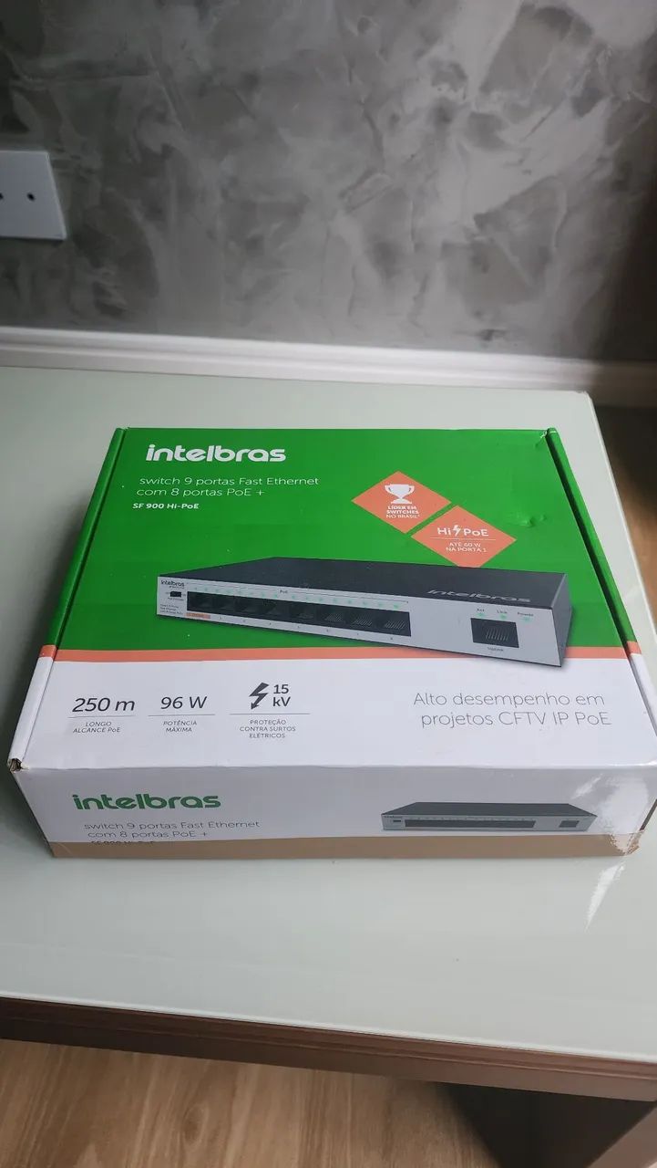 Switch 9 portas Fast Ethernet com 8 portas PoE+