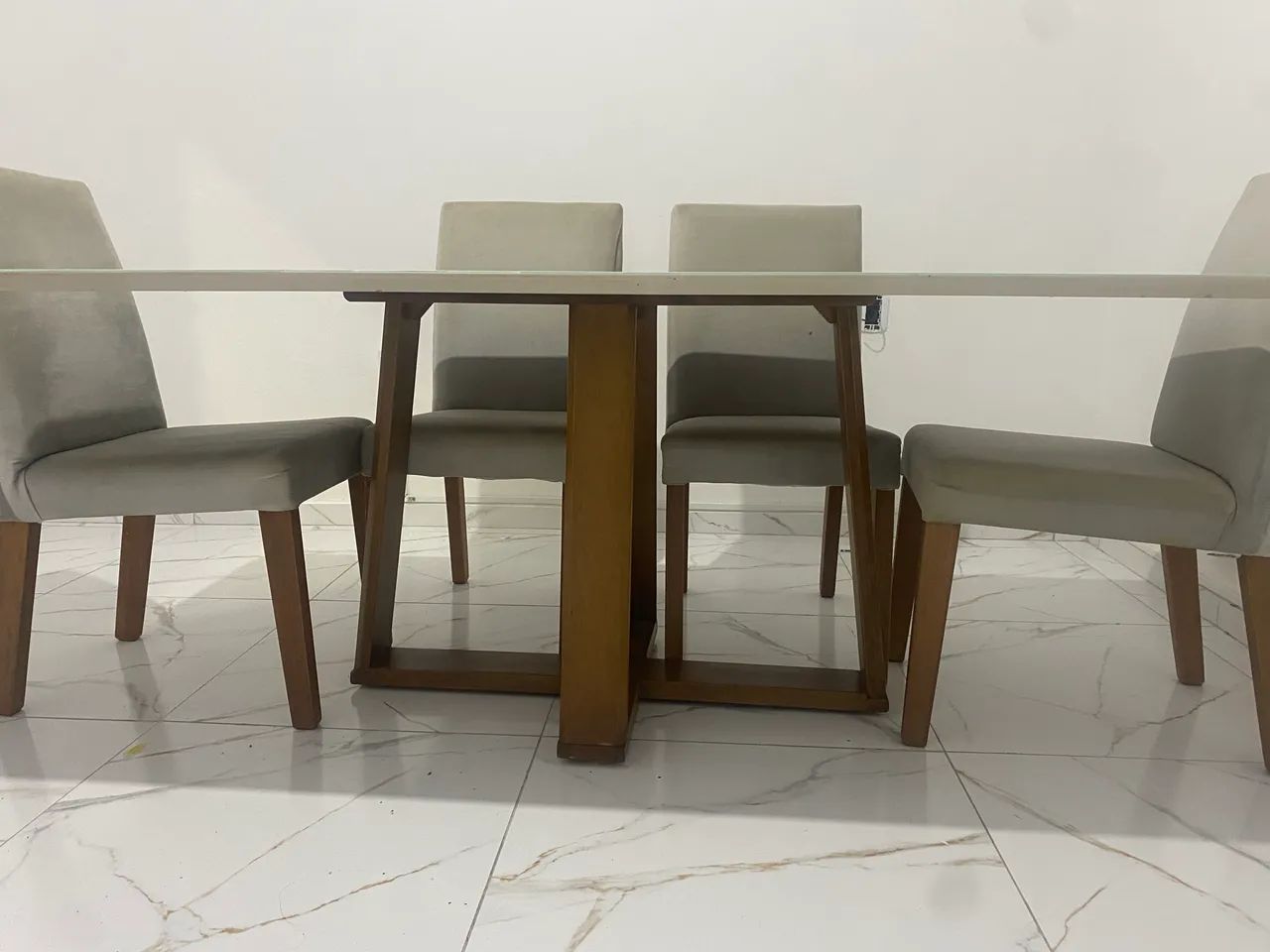 Mesa com 6 cadeiras 