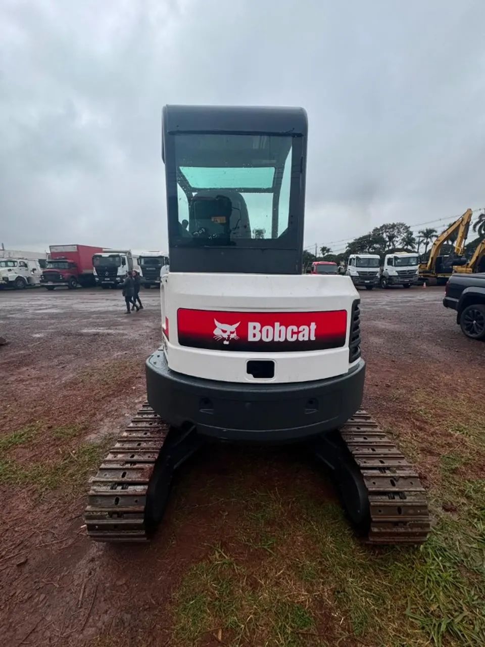 Mini Escavadeira Bob cat E35