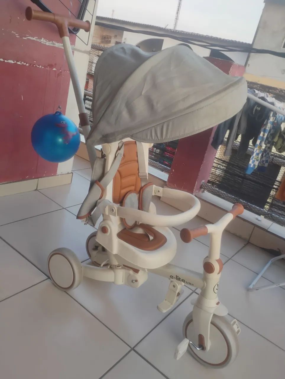 Carrinho de bebe( triciclo)