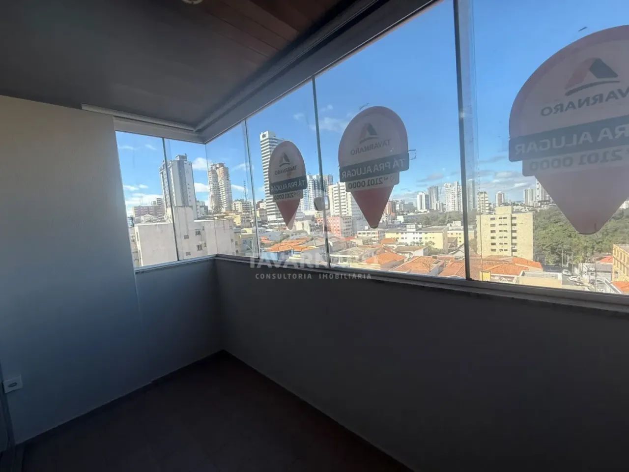 Apartamento com 2 Quartos e Sacada no Centro! - Foto 5