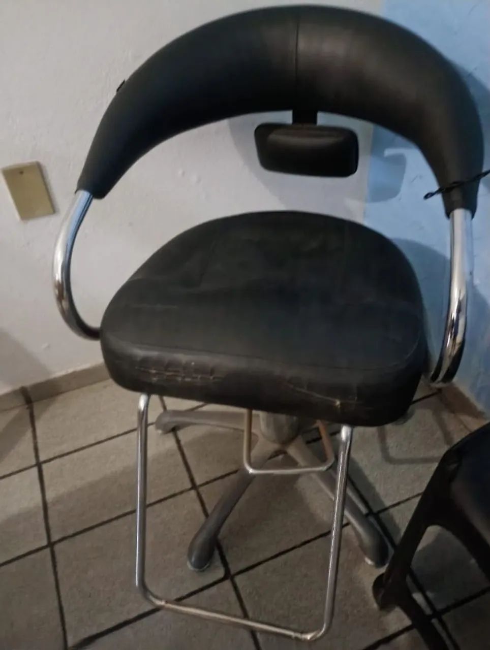 Cadeira hidráulica pouco usada