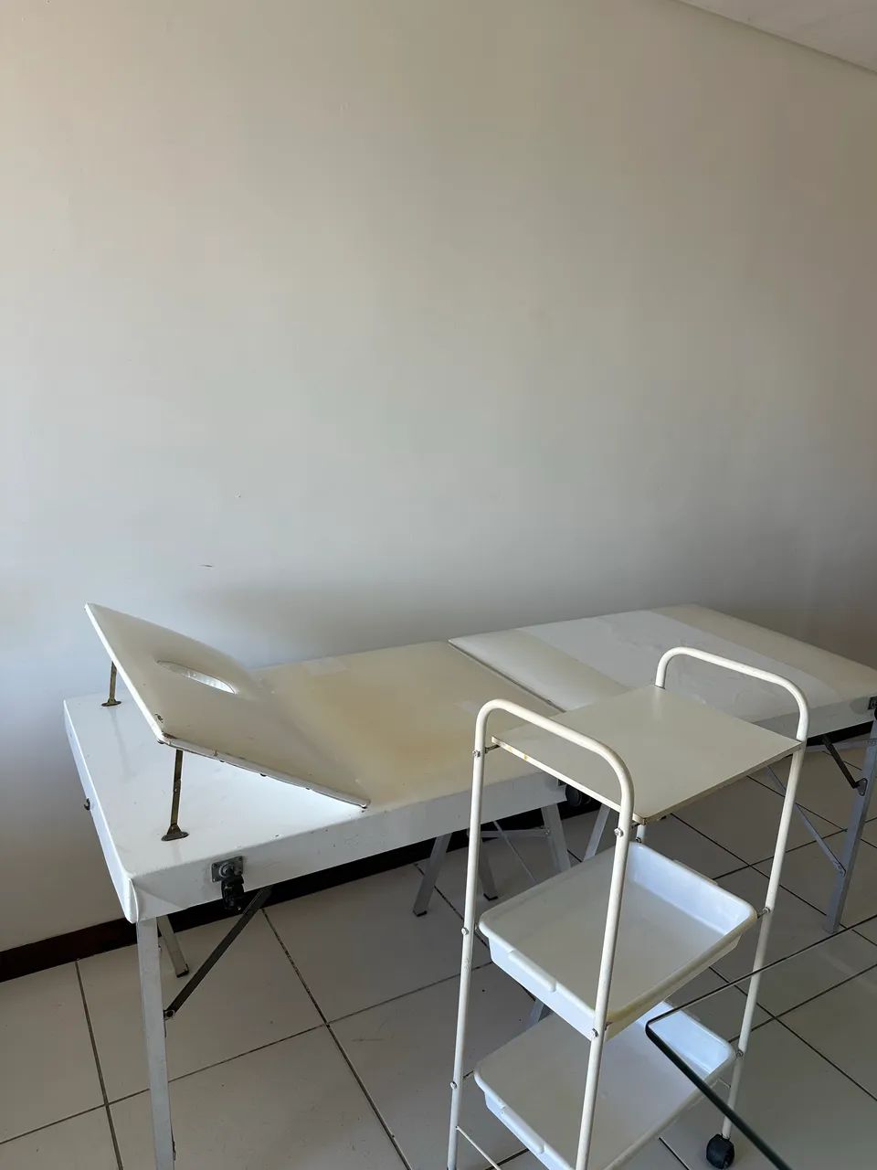 Maca de massagem e carrinho auxiliar  - Foto 2