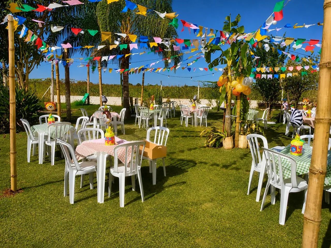 Aluguel de cama elástica, piscina de bolinhas, jogos de mesas para festas  - Foto 2