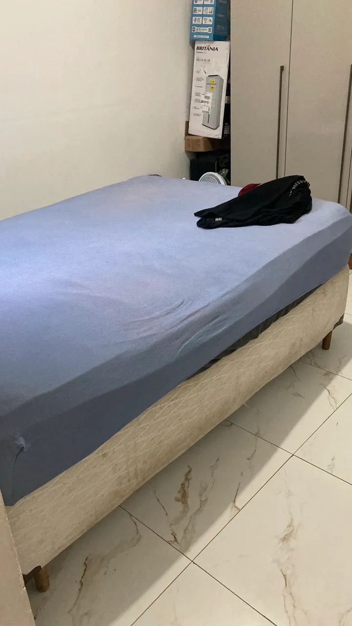 Doa-se cama box casal, com colchão e cabeceira 