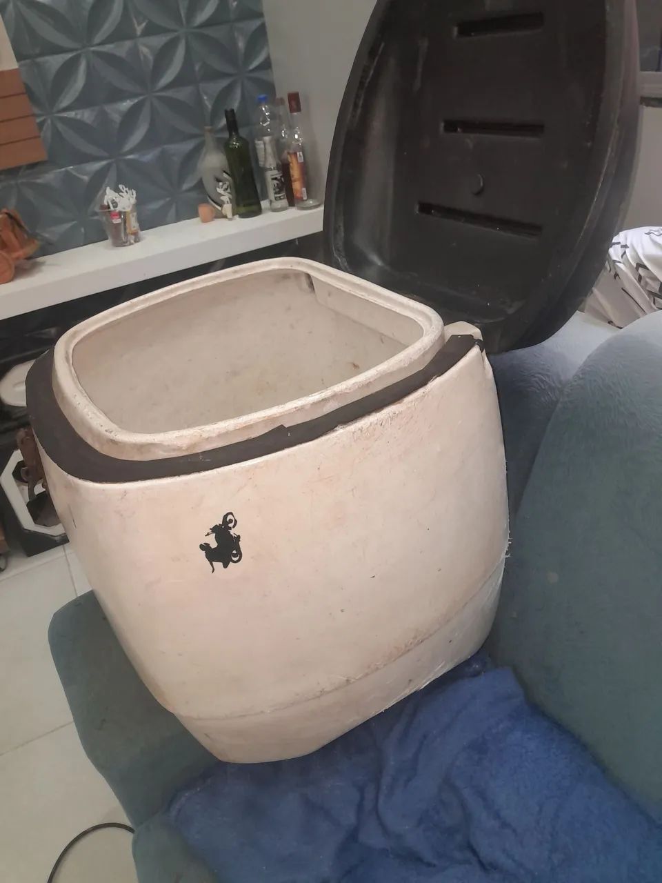 Vendo ou troco baú grande para moto.  - Foto 3