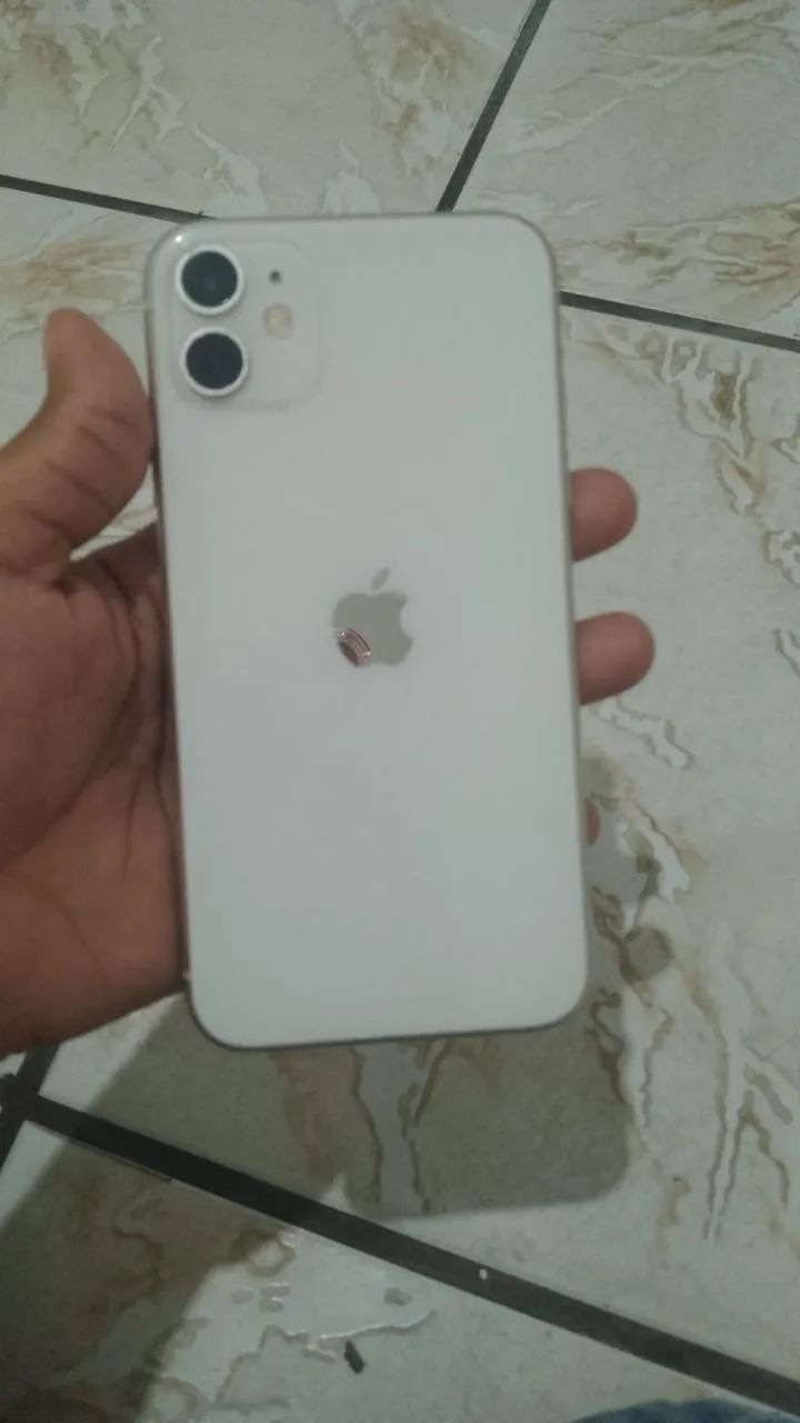 iPhone 11 64g todo bom no precinho  - Foto 2