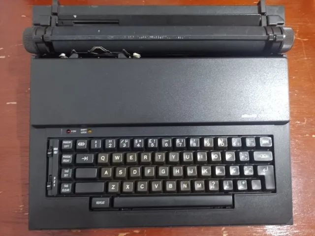 máquina de escrever olivetti praxis 20
