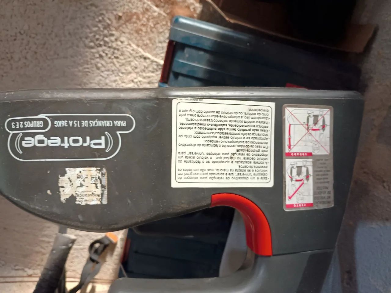 Vende-se cadeirinha e assento de elevação 