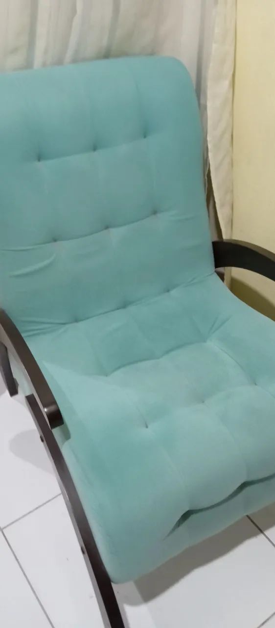 Poltrona sued azul piscina, grande e confortável. - Foto 3