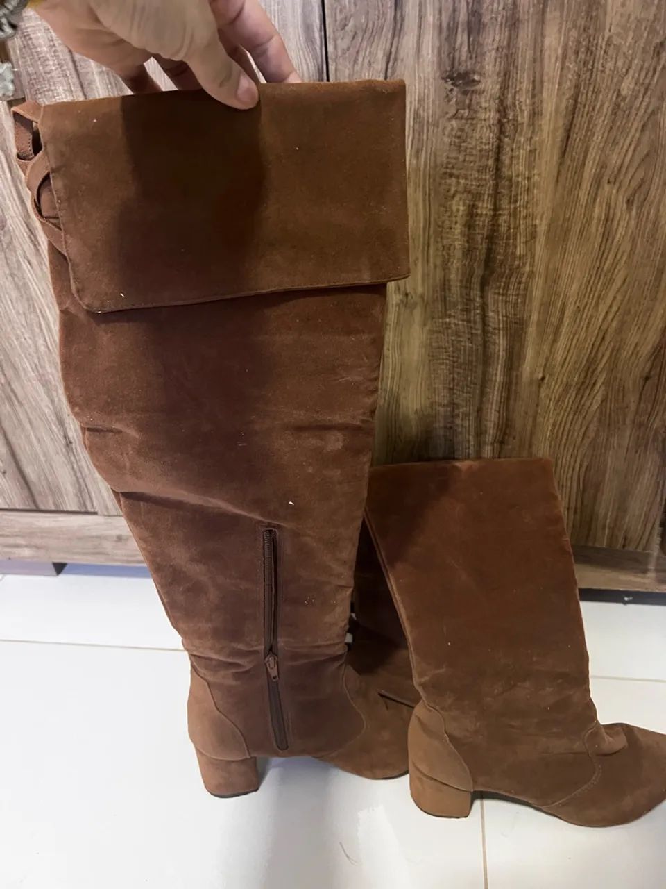 Bota de Couro Camurçina cano longo - Foto 2