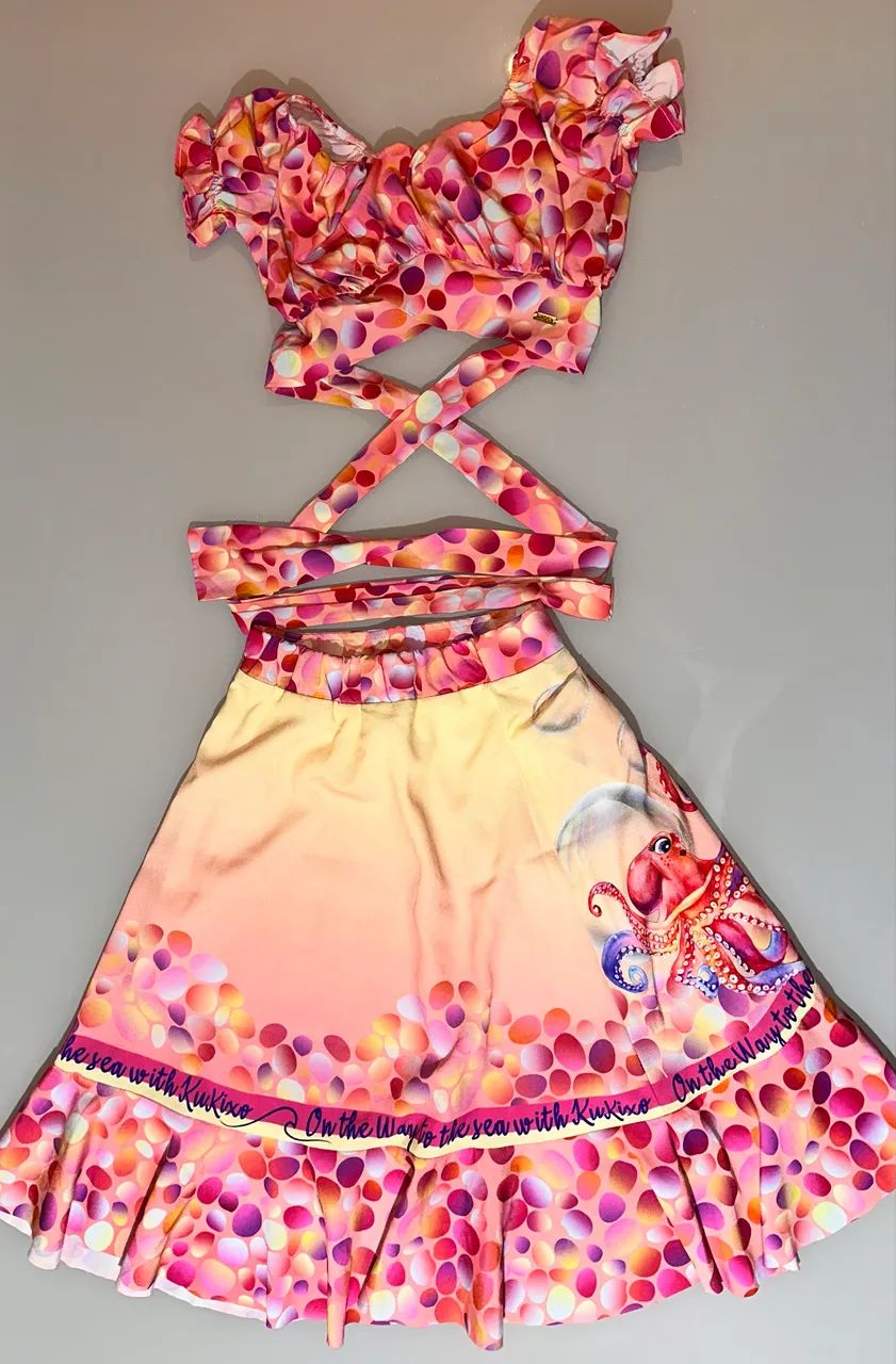 Conjunto de saia e cropped tamanho 10