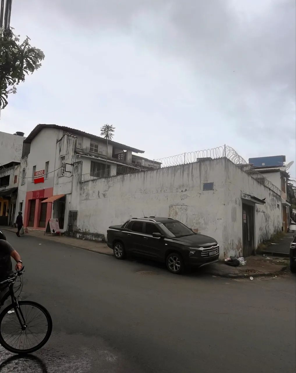 Vendo casarão em Itapoan