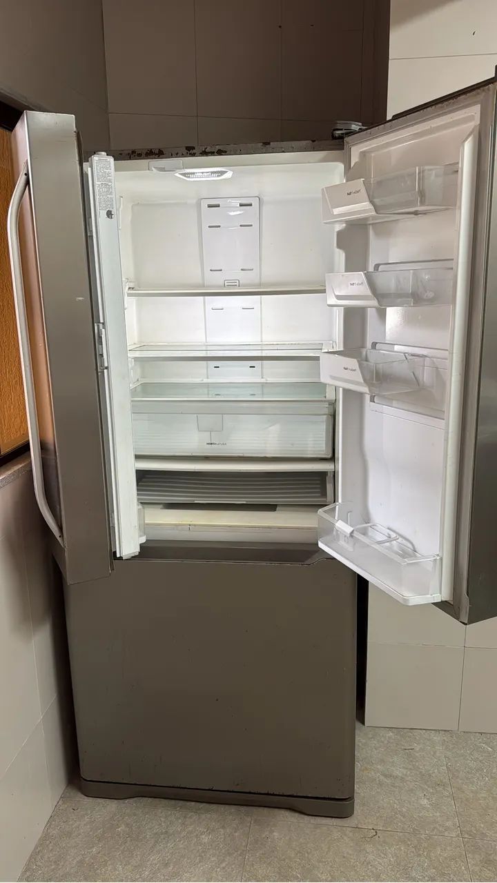 Geladeira Side by Side com defeito 