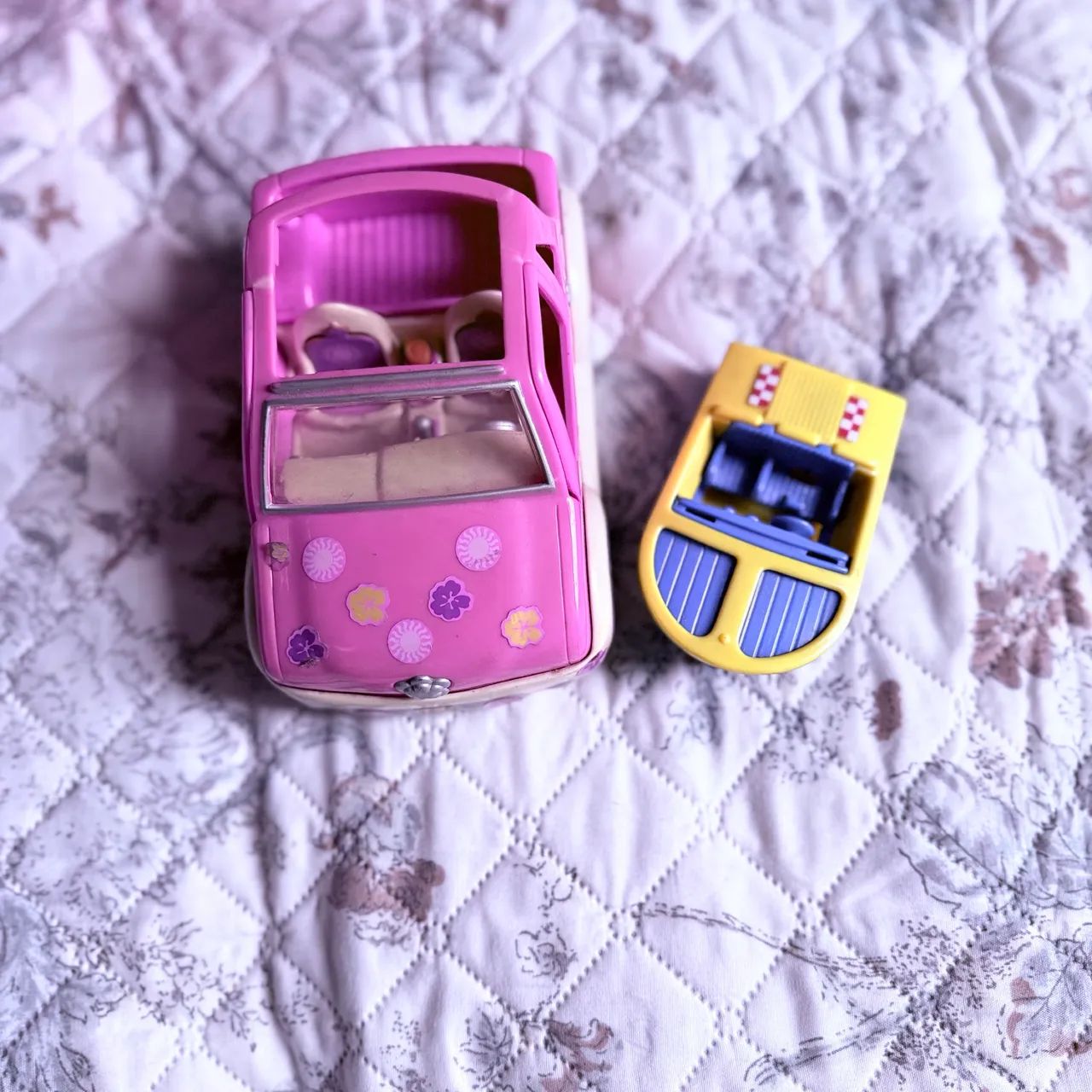 Carrinho e lancha da Polly