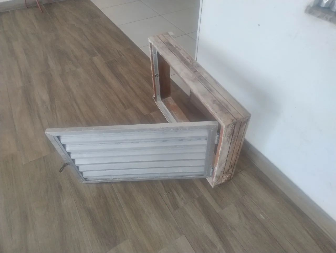 ESQUADRIA DE ALUMÍNIO COM COXONETE DE MADEIRA  - Foto 3