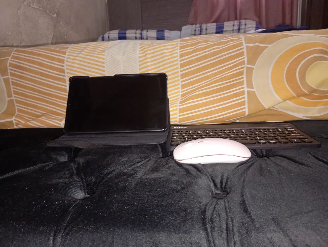 Tablet A9 na caixa com película e capa e tlecado e mouse bluetooth  - Foto 3