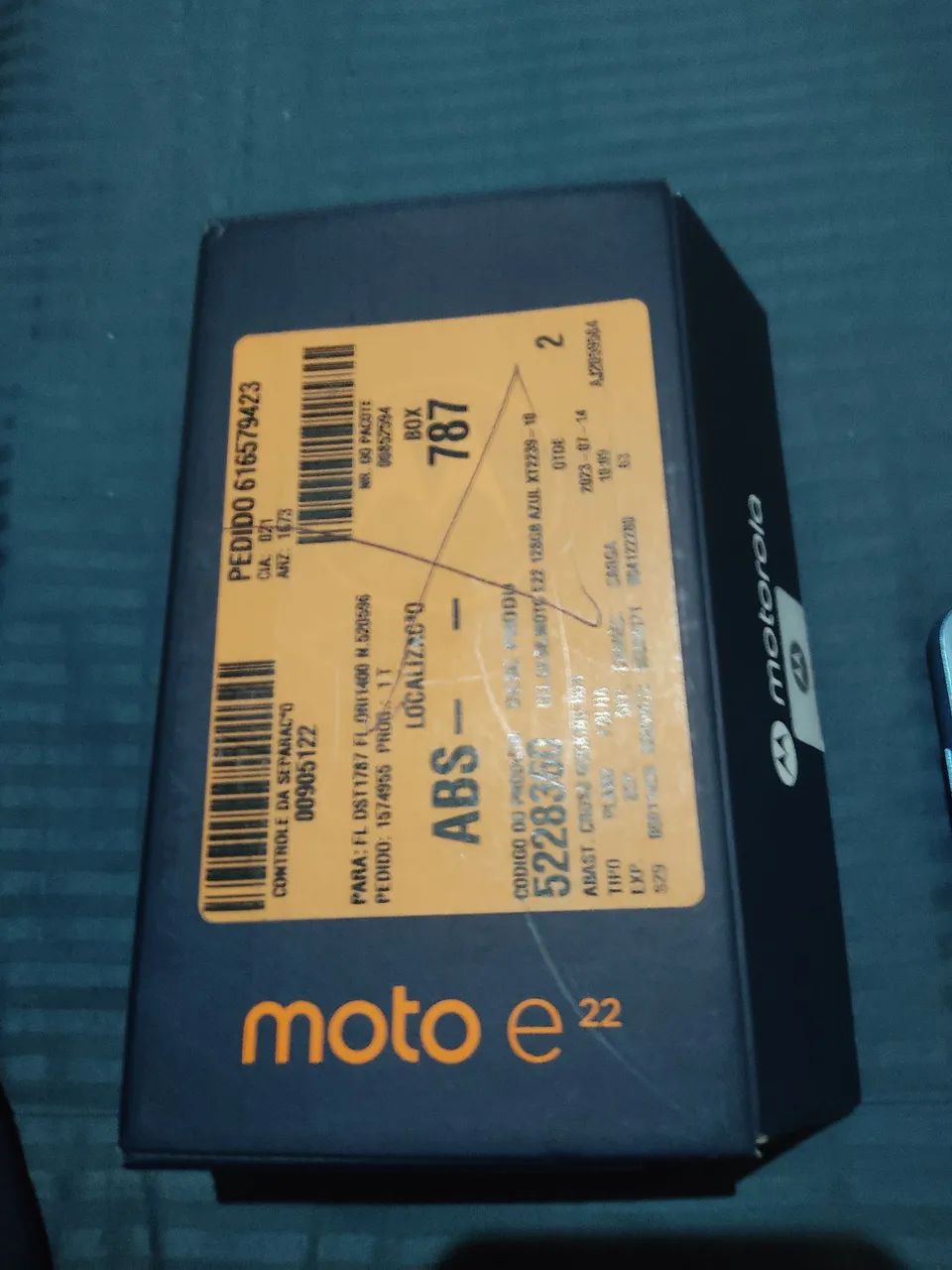 Vendo Moto E22 128g com defeito com caixa e nota fiscal  - Foto 5