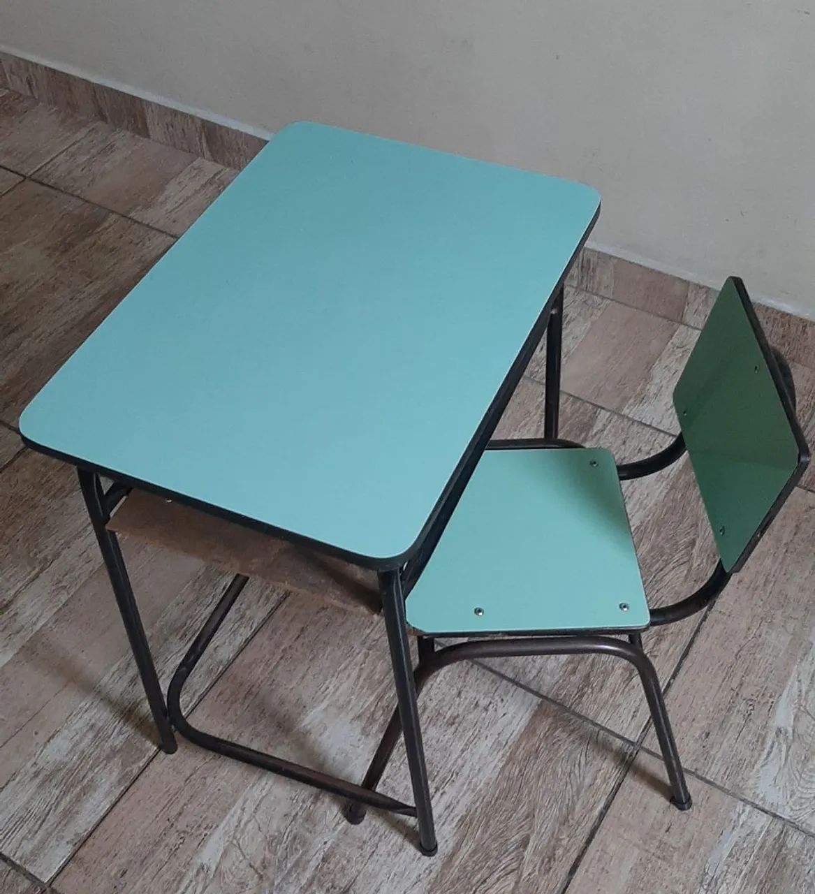 Carteira individual infantil com cadeira