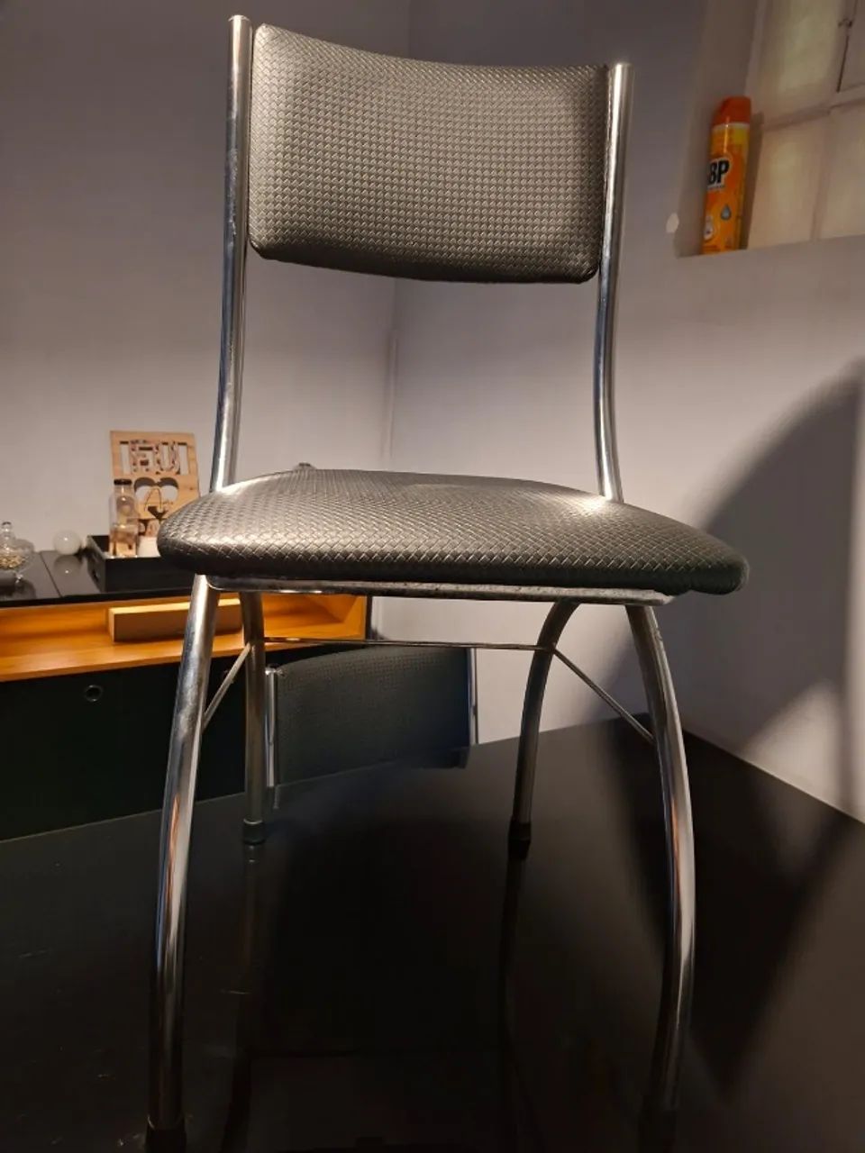 Mesa de vidro preto com 4 cadeiras - Foto 5