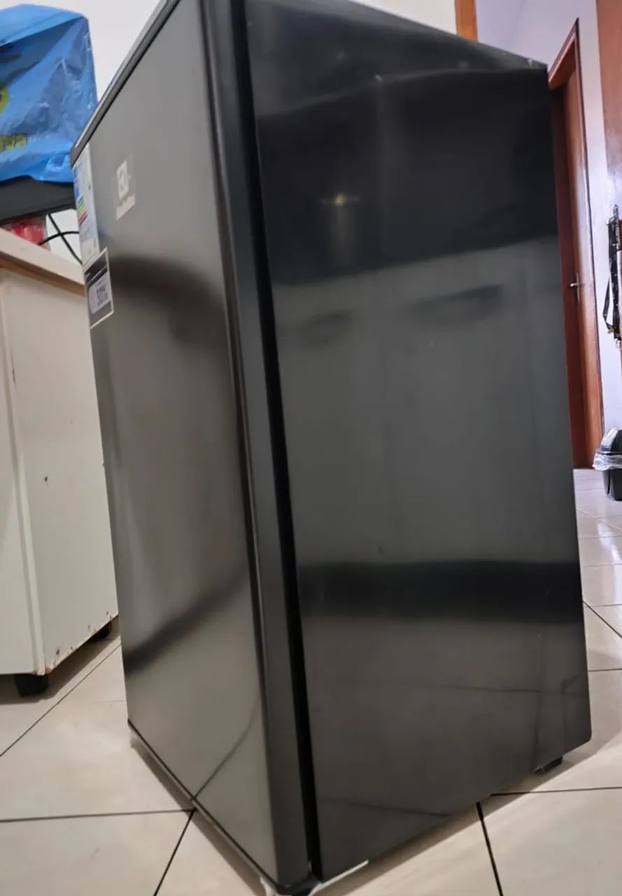 Frigobar Electrolux 90L Efficient EM90B 220V - Excelente Estado - Foto 5
