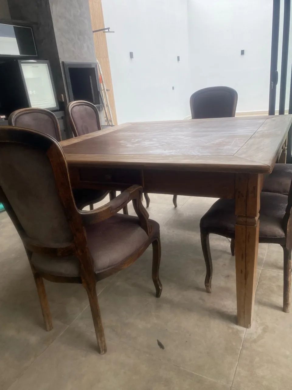 Mesa madeira maciça com 6 cadeiras e 4 gavetas 