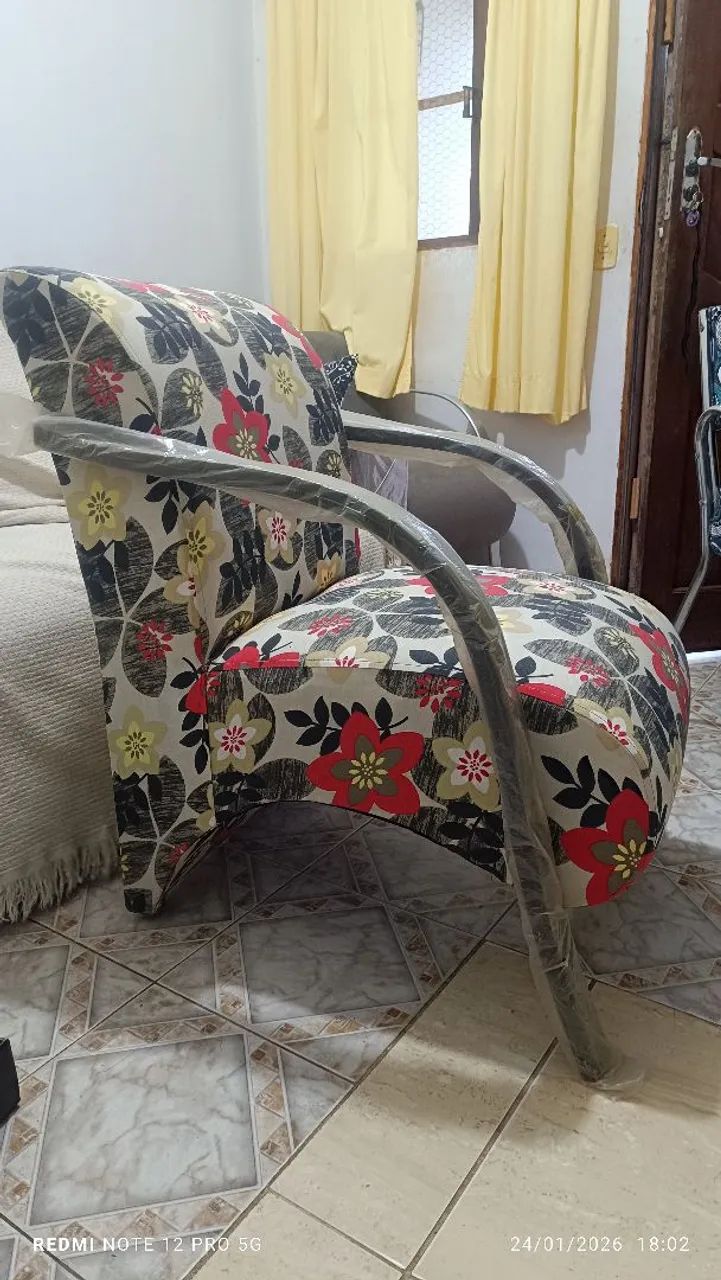 VENDO POLTRONA EM TECIDO IMPERMEÁVEL. - Foto 3