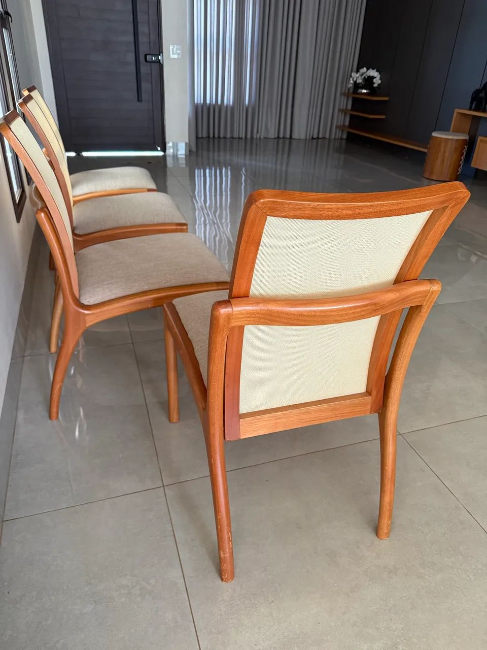 4 CADEIRAS MADEIRA MACIÇA  - Foto 2