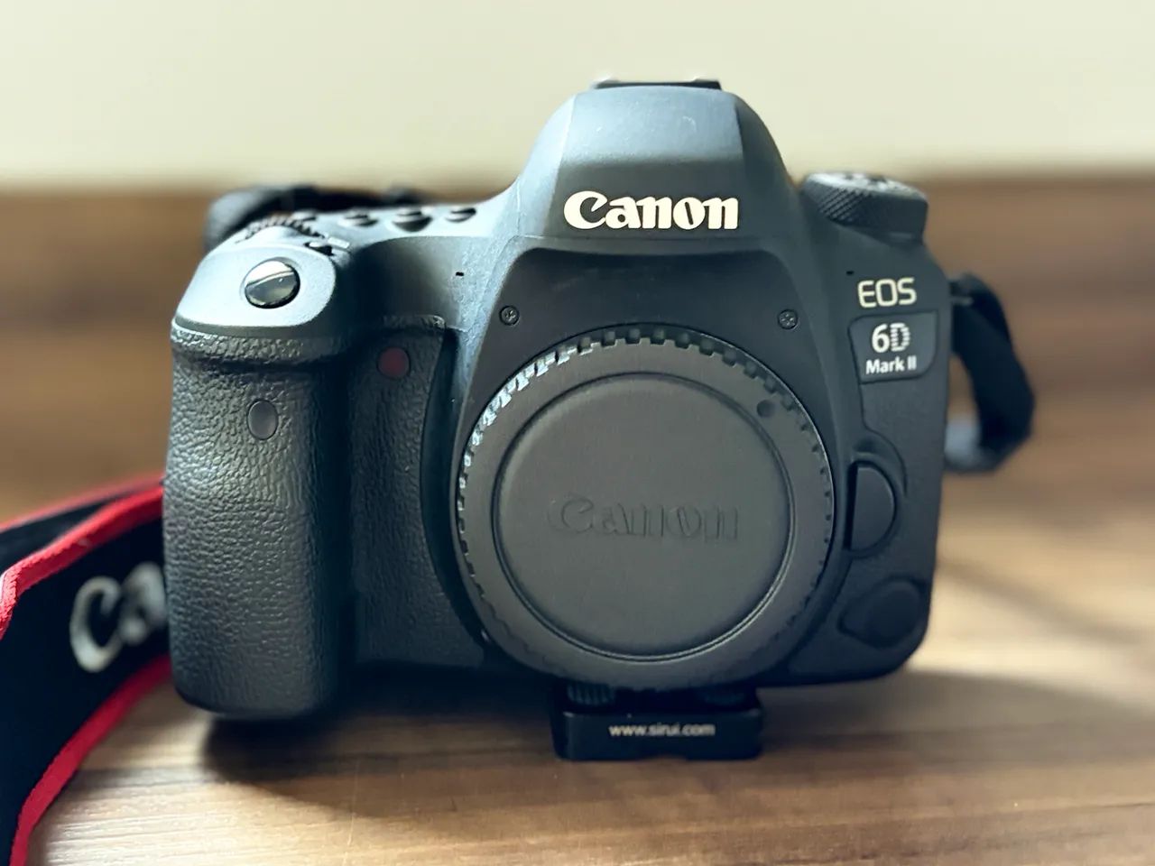Câmera Canon EOS 6D Mark II - 12 mil cliques 