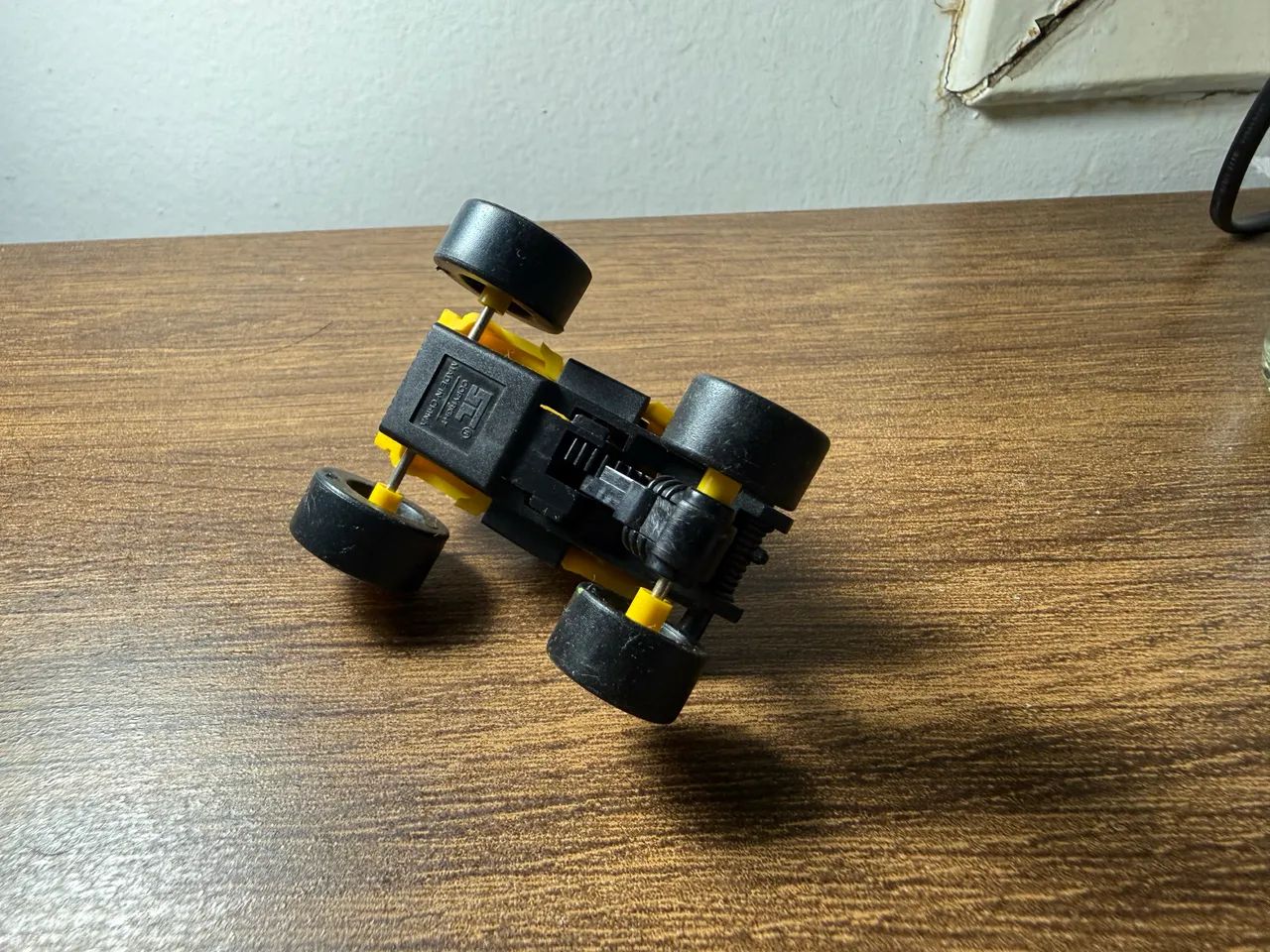 Carrinho com rodas móveis miniatura anos 90  - Foto 3