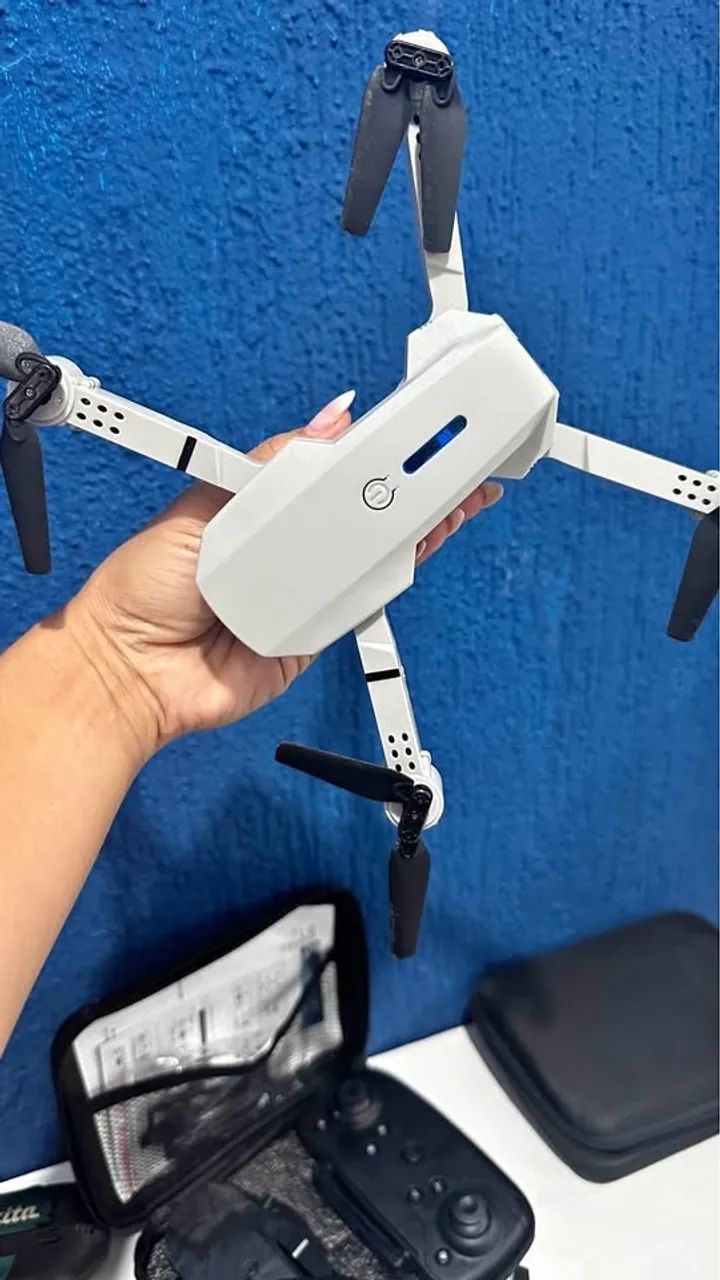 Drone E99 Com Câmera HD WiFi FPV Dobrável