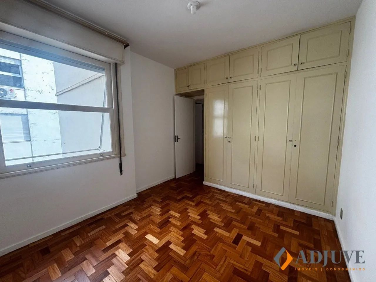 APARTAMENTO BEM ILUMINADO COM DOIS QUARTOS NO CENTRO - Foto 4