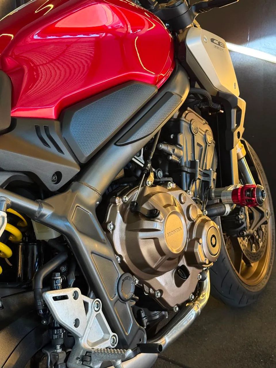 CB 650 R 2022 - Foto 2