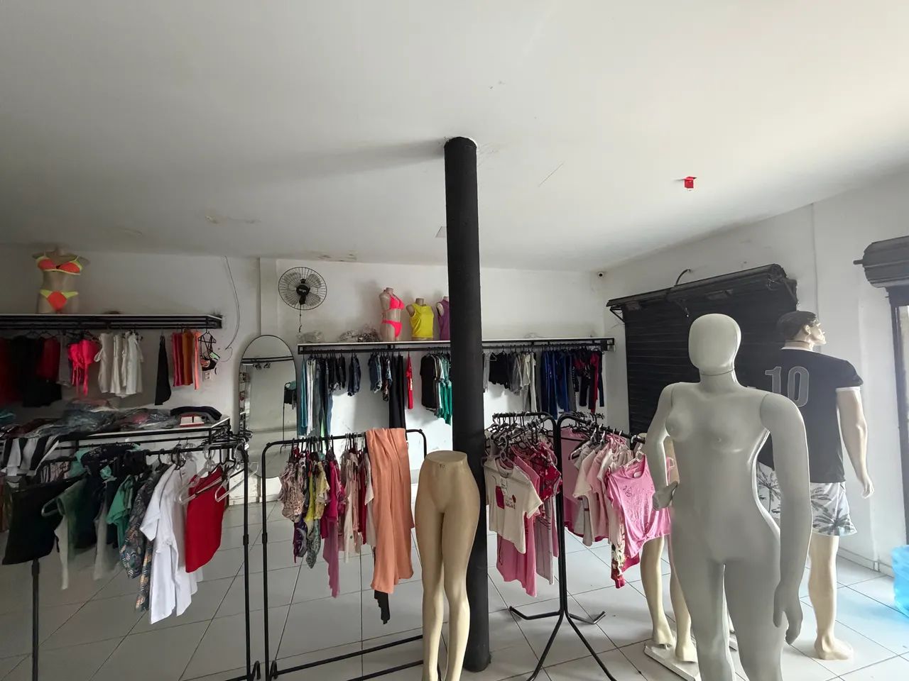ESTRUTURA PARA LOJA DE ROUPAS + MANEQUINS - Foto 2