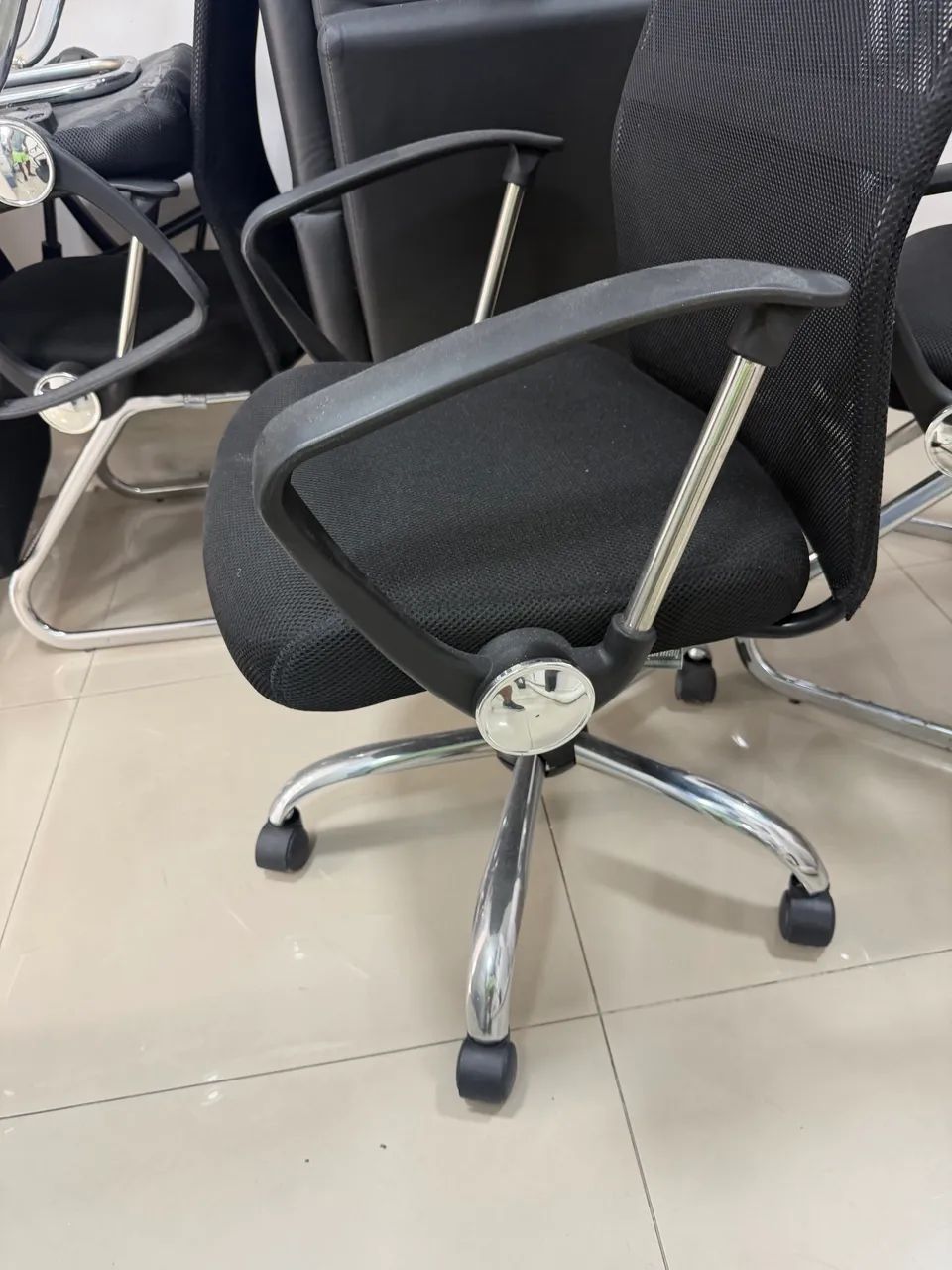 Cadeiras para escritório Jormaq 3 meses de uso - Foto 5