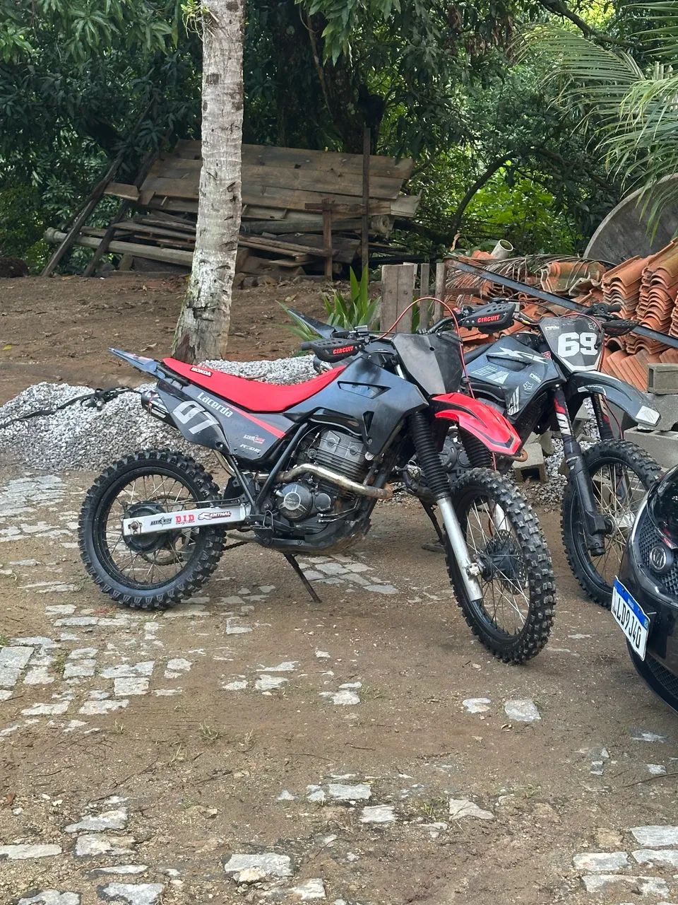 Tornado 300 - Foto 2