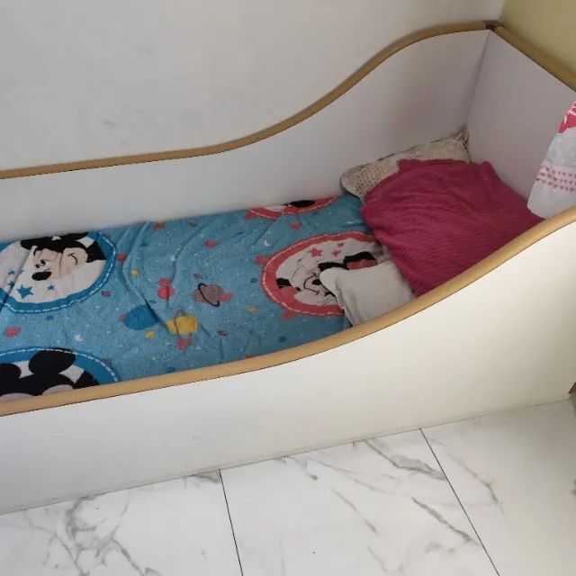 Cama infantil 1,80x0,90 com colchão 
