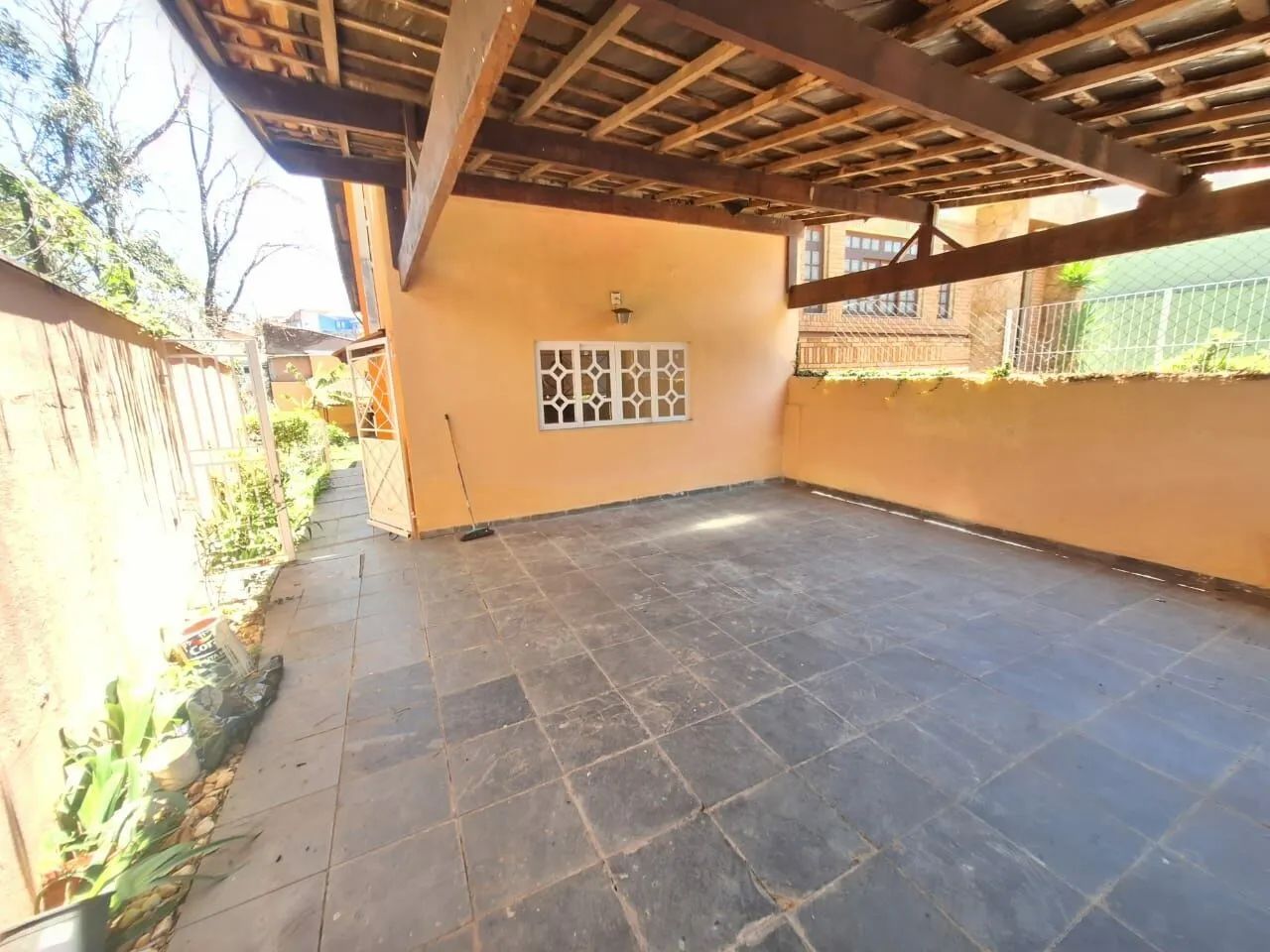 SOBRADO COM 4 QUARTOS E QUINTAL FL26 - Foto 4