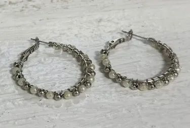 Brinco pérolas argola