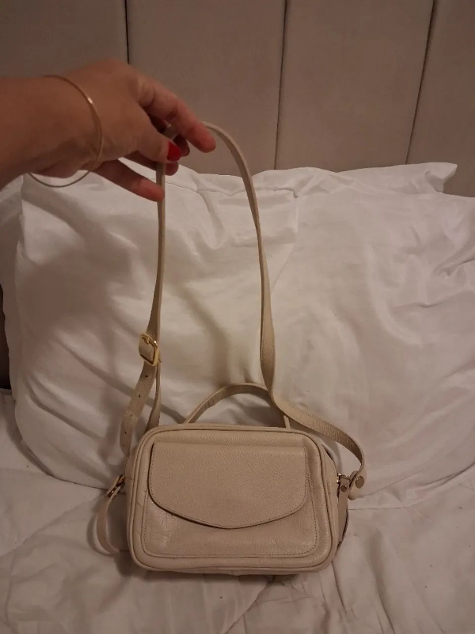 Bolsa off white couro legítimo 