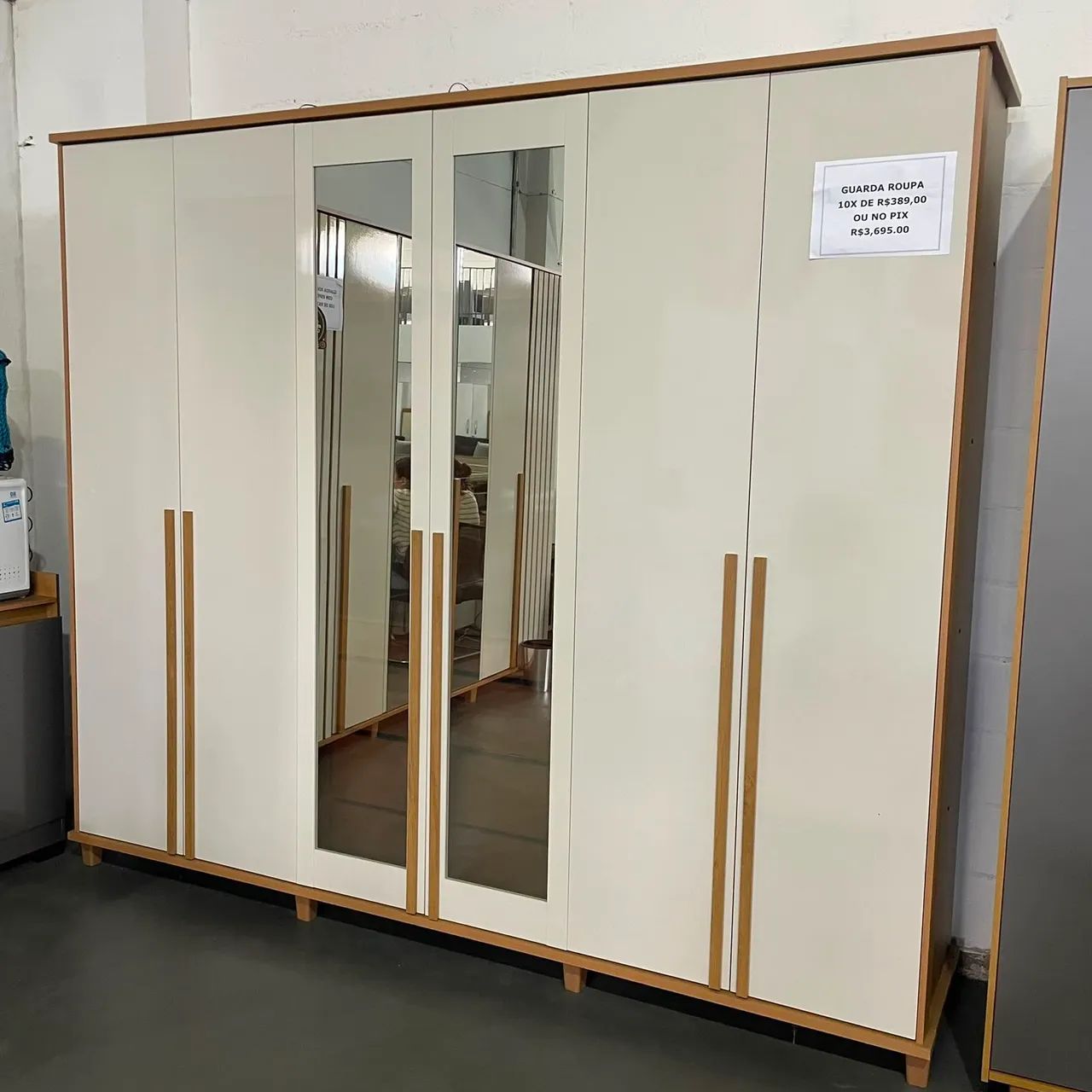 Guarda roupa 6 portas com Led 